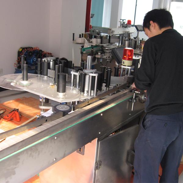 Automatische Etikettiermaschine Siemens PLC mit Flaschentrenner für Wasserflaschen