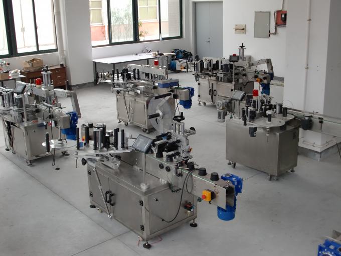 Doppelte seitliche horizontale Etikettiermaschine mit quadratischer Flasche, normaler oder unregelmäßiger Behälter
