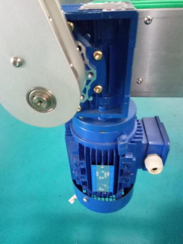 SUS304 Cabinet Two Sides Quadratische Flaschenaufkleber-Etikettiermaschine mit Körperpflegeprodukten