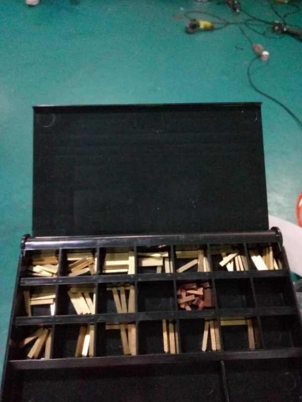 Beschriften Sie die automatische Doubel-Seitenaufkleber-Beschriftungsmaschine mit Paging-Gerät und Codiermaschine