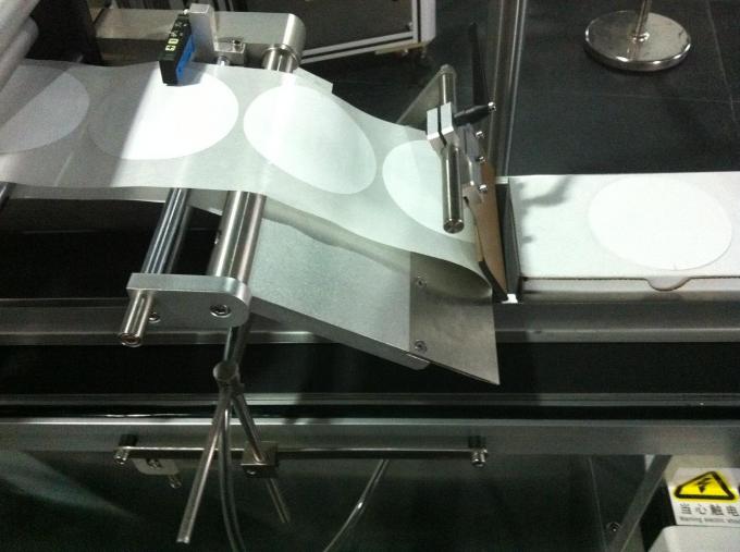 Selbstklebende obere Etikettiermaschine für Glas / Karton / Behälter
