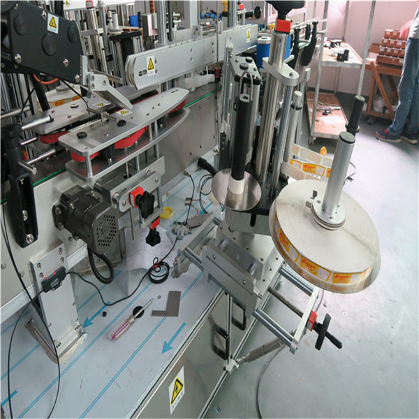Drei lineare selbstklebende Etikettiermaschine vorne / hinten / Hals Getränke / Lebensmittel / Tägliche Chemikalie