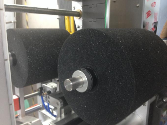 Server Motor Bottle Labeler Machine für runde / flache / quadratische Flaschen