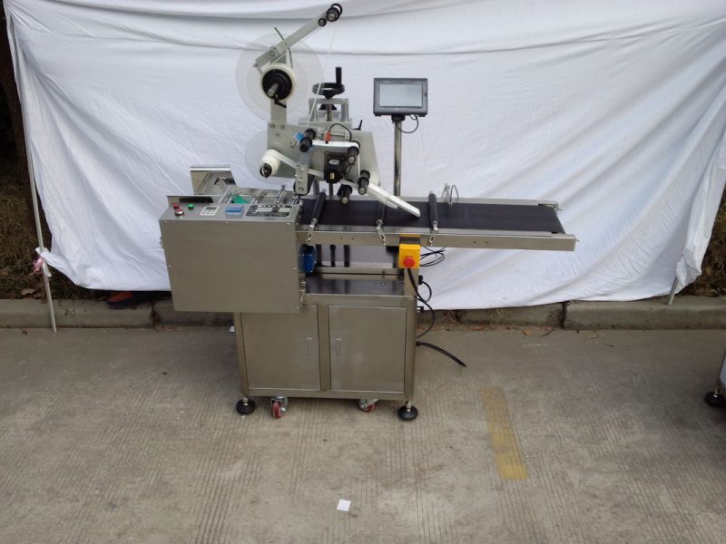 China Handtasche Papier flache Oberfläche Etikettierer Applikator Servomotor von Telta bekannten Markenlieferanten