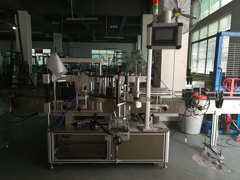 China Doppelseitige Plastikflaschen-Etikettiermaschine / Lieferant für automatische Flaschenetikettierer