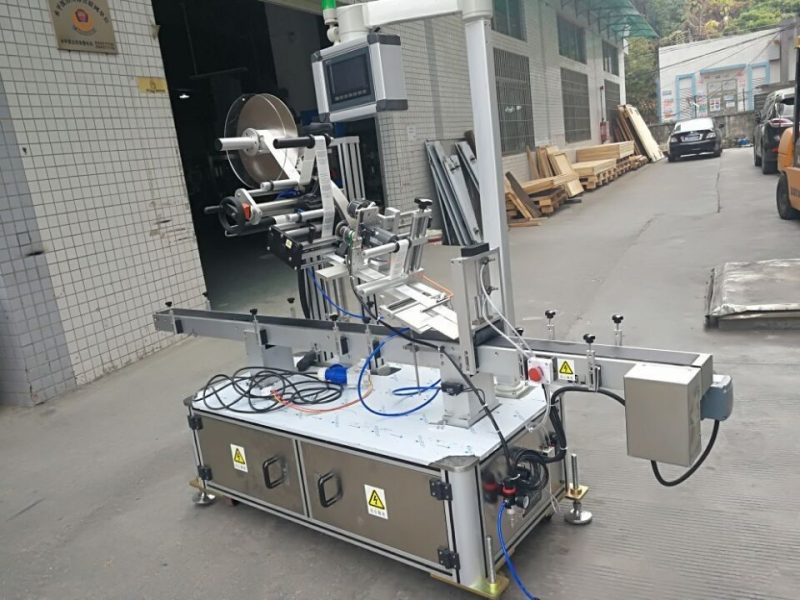 China Sticker Top Etikettiermaschine für Düsenbeutel Electric Driven Type Lieferant